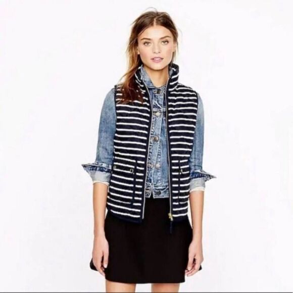 J.Crew Excursion Quilted Puffer Vest Sz M Striped Navy Blue White Full Zip Prepp - Picture 7 of 7